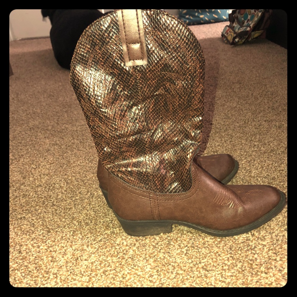 Size 6 women’s cowboy boots